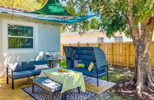 South Lake Villa | Cozy Home Located 5-Min From Beach with Outdoor-BBQ-Bikes