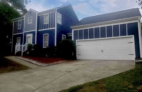Charlotte House | Cozy home minutes from PNC and Nascar Speedway