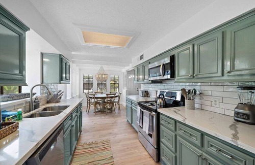 Clear Lake Shores House | Cozy Home Near Kemah Boardwalk with Game Room