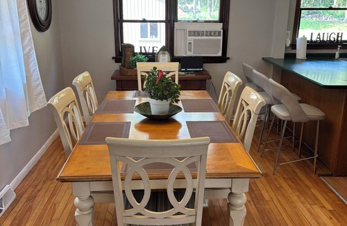 Turkey Point House | Cozy Home near the Beach, with Hiking & Biking Trails, Wineries & Ziplinesnn