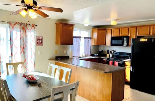 High Point House | Cozy Home Retreat Two King Beds| Quiet and Private