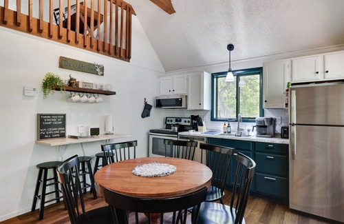 Long Pond House | Cozy Home w/Hot Tub close to Beach & Water parks!