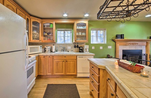 Big Bear House | Cozy Home w/Wood Fireplace: 4 Mi to Big Bear Lake