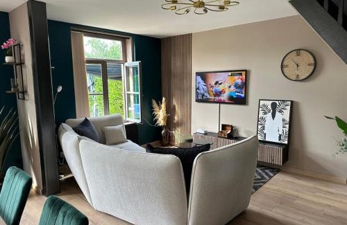 Verlinghem House | Cozy Home with Garden & Terrace