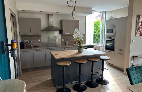 Verlinghem House | Cozy Home with Garden & Terrace