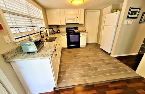 Pipers Meadow House | Cozy Home With Great Location and Amenities Sleeps 9