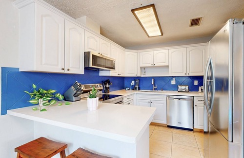 Southwest House | Cozy home with enclosed backyard, fire pit, central AC, wifi