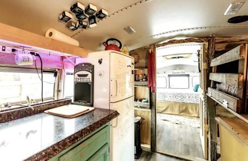 Brooksville House | Cozy Hot Tub “Love Bus” near Augusta, Kentucky