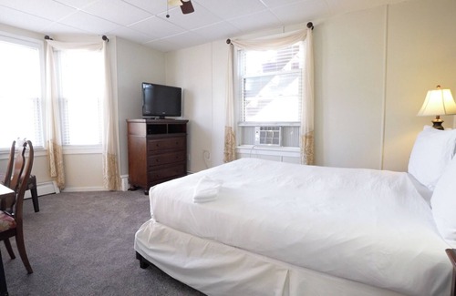 Ventnor City Hotel | Cozy Hotel Room 250 feet from the boardwalk and beach.