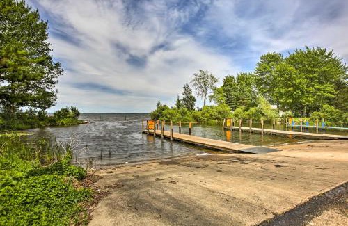 Houghton Lake House | Cozy Houghton Lake Vacation Rental with Fireplace!