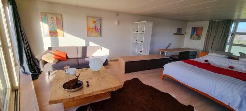 Nazareth House | Cozy house at the lake