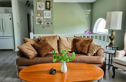 Long Pond Apartment | Cozy House in Long Pond 3 bedrooms 10 people