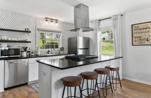 Shelby Hills House | Cozy House in Trendy East Nashville with a Patio and Grill