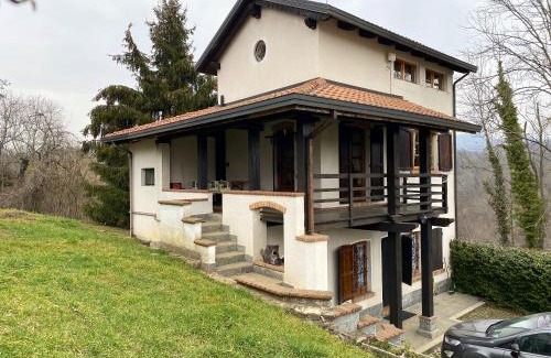 Sostegno House | Cozy house near Asei with garden and terrace