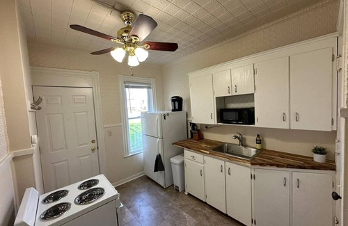 Corn Hill House | Cozy House - Near Strong & RGH