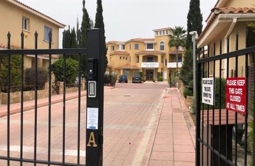 Paphos Villa | Cozy House near the beach in Regina Gardens