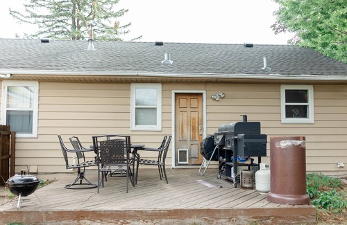East Bloomington House | cozy house, next to Mall of America. free Wi-Fi