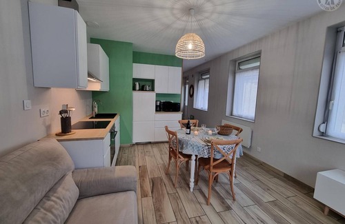 Iwuy Cottage | Cozy Independent House in Iwuy: Modern Amenities, WIFI, Parking, Terrace, Near Attractions