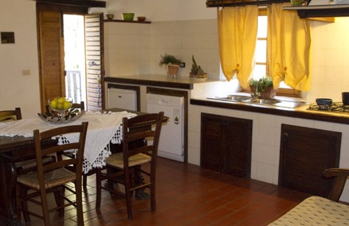 Castelnuovo di Val di Cecina Apartment | Cozy apartment in a beautiful vacation farm