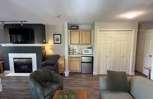 Quail Ridge Apartment | Cozy Kelowna Retreat! (208B)