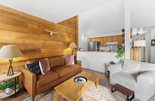 Lakeside Village Condo | Cozy Keystone Condo in Lakeside Village, Just Minutes from River Run Village!