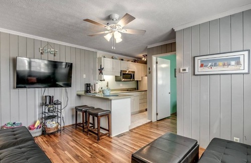 Ash Condo | Cozy! King Bed -Steps from Pool/Beach! AC, WiFi NMB Fiesta Villas 106