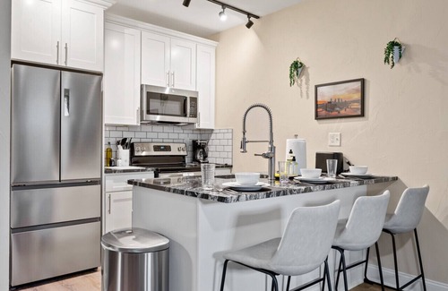 East Liberty Apartment | Cozy King Bed Suite ~ Free Parking & Ground Floor!