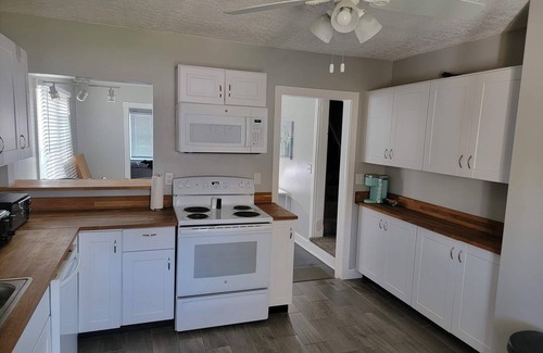 Kings Mills House | Cozy Kings Island Getaway! nLess than 5 minutes to kings island great wolf!