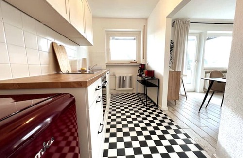 Bad Homburg v.d. Hoehe Apartment | Cozy-Livings/subway, parking space, balcony, kitchen
