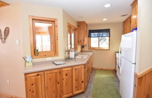 Siren Cabin | Cozy Lake Cabin- A Place to Refresh and Relax