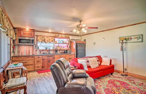 Prien Apartment | Cozy Lake Charles Studio w/Golf Course Views