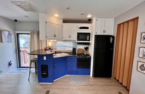 New London House | Cozy Lake Getaway at Badin Shores Resort! Beach - Pool - FUN!