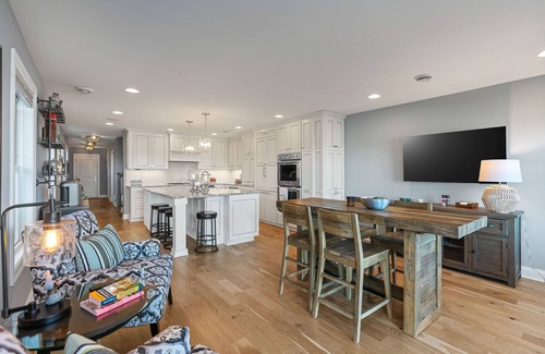 Spring Park House | Cozy lake house on Lake Minnetonka! Entertainment areas w/boat slip.