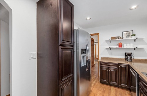 Lake Orion House | Cozy lake house with incredible views. Pet-Friendly!