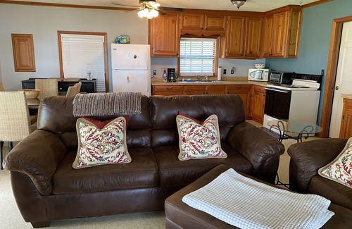 Chatham House | Cozy Lake House with Amazing Views Close to Hooks Marina