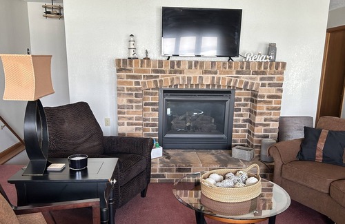 Madison House | Cozy lake house with private sand beach right on Lake Madison