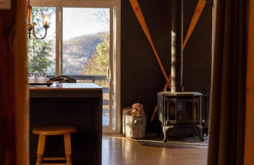 Huberdeau House | Cozy Lake Loj + Hot Tub & Fire Pit