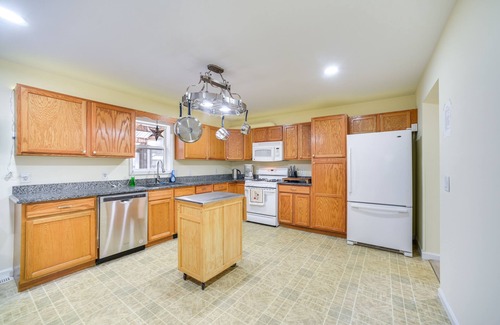 Lake Luzerne-Hadley House | Cozy Lake Luzerne Home - 1 Mi to Wayside Beach!