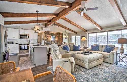 Robbinsville House | Cozy Lake Santeetlah Cottage with Dock and 3 Kayaks!