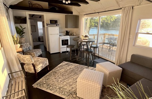 Spirit Lake Cabin | Cozy lakefront cabin - on both Big and Little Spirit Lake
