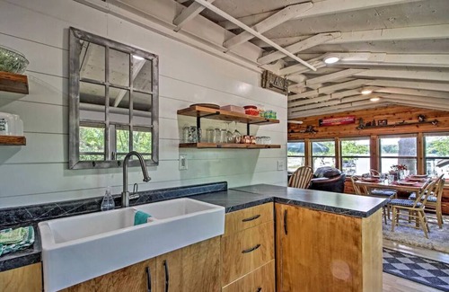Deerwood Cabin | Cozy Lakefront Cabin w/Sandy Beach & Bunkhouse!