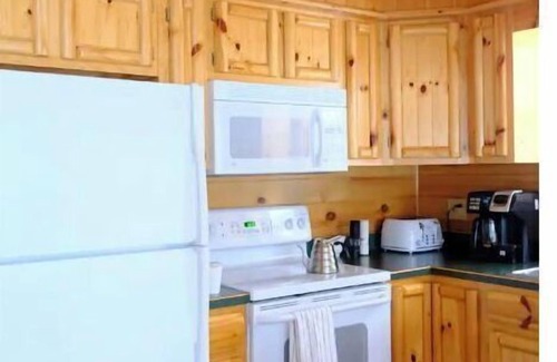 Atlanta Cabin | Cozy lakefront cabin with kayaks