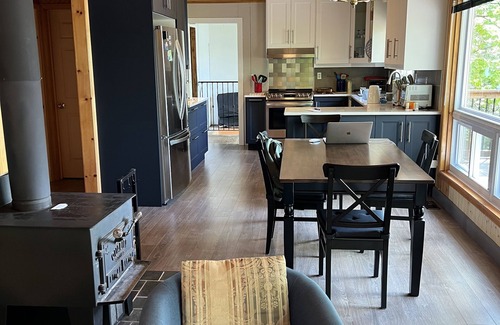 Dysart et al Cottage | Cozy Lakefront Cottage in Haliburton, ON. A Classic Cottage With Modern Touches!