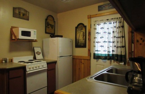 Mannford Cabin | Cozy Lakeside Cabin, Mannford