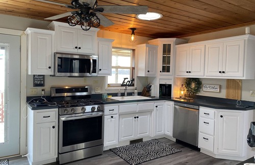 Rush City Cabin | Cozy lakeside cabin retreat located on E. Rush lake. Great Fishing here!