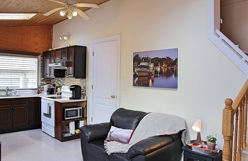 Timberlea House | Cozy Lakeside Getaway, Sleeps 8, Only 15 Minutes from Downtown Halifax