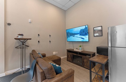 Lakeside Village Condo | Cozy Lakeside Studio – Pool Access & Minutes from the Slopes!