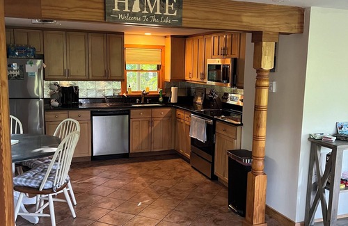 Hillsboro House | Cozy Lakeside Year Round Retreat βοΈπΆ π£ π π π π πΏπ βοΈ & πΎ are welcome π