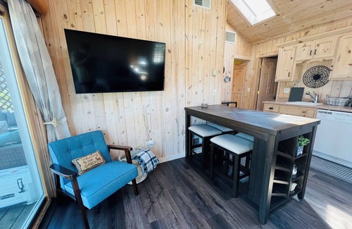 Breezy Point Cabin | Cozy Lakeview Cabin in the heart of Breezy Point Resort