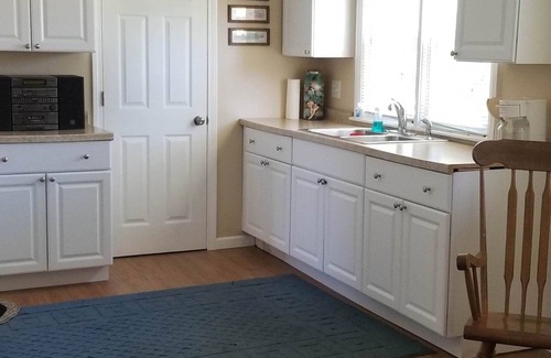 Lexington Cottage | Cozy Lexington cottage! Stroll down to the sandy beach of Lake Huron!
